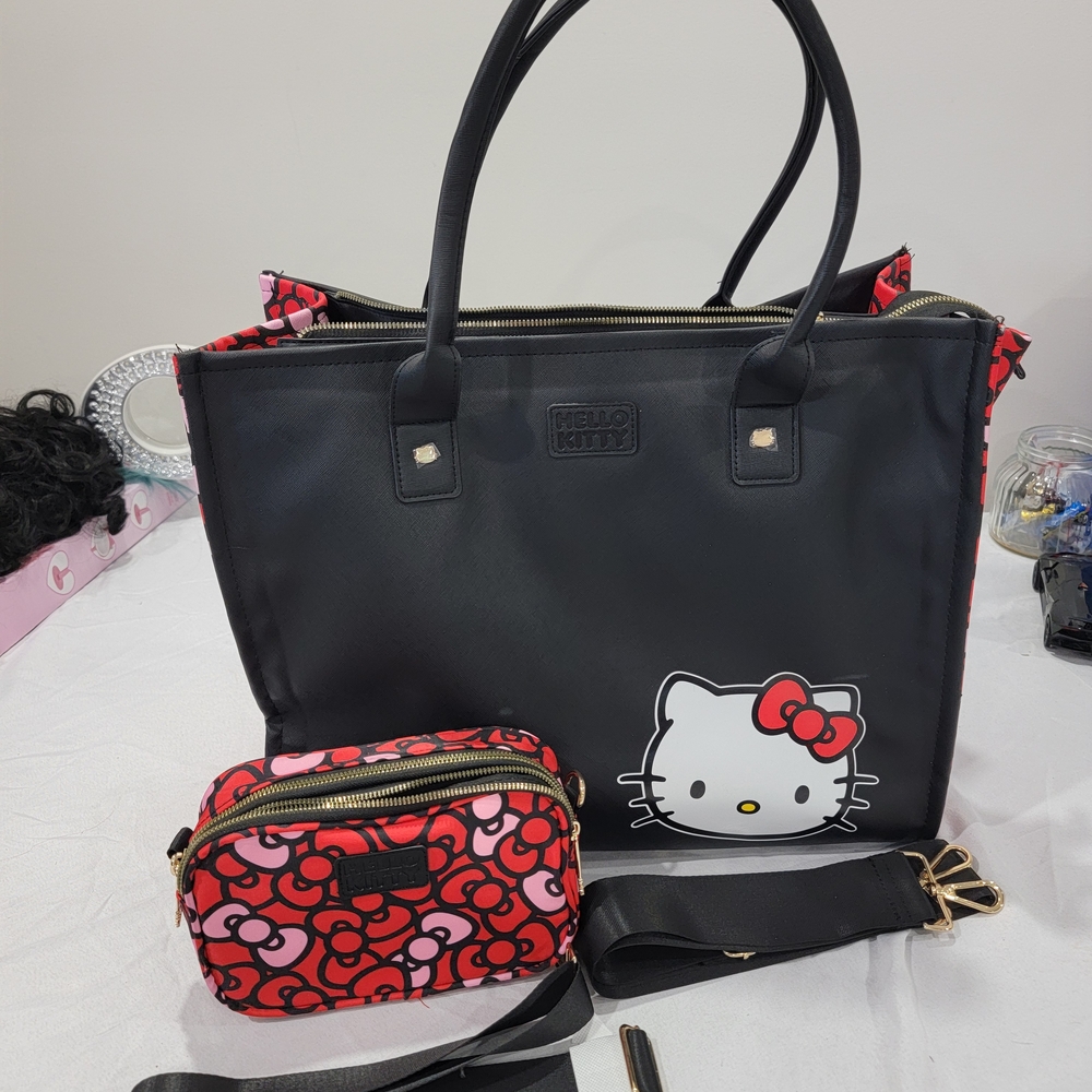 Sanrio Hello Kitty Large Travel Duffle Bag Luggage Tote w/ Pouch Strap‎